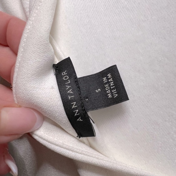 #1 ANN TAYLOR • IVORY/CREAM BLOUSE • BOW DETAIL ON SLEEVES - Picture 3 of 8